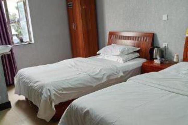 Room 6 of 6