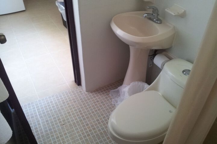 Room 9 of 10