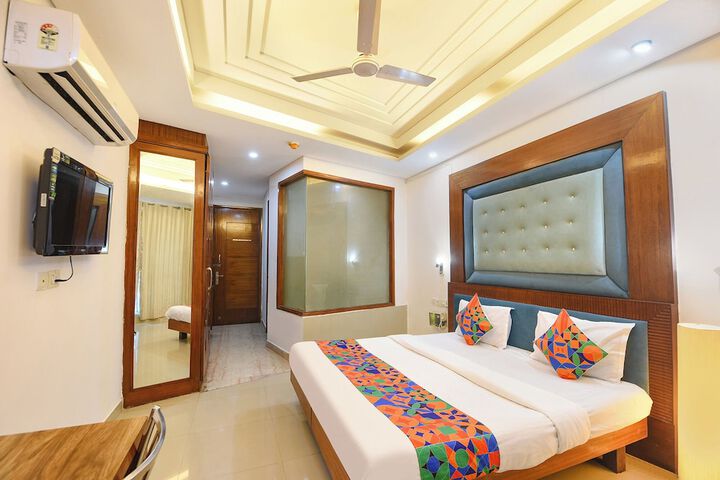 Room 7 of 30