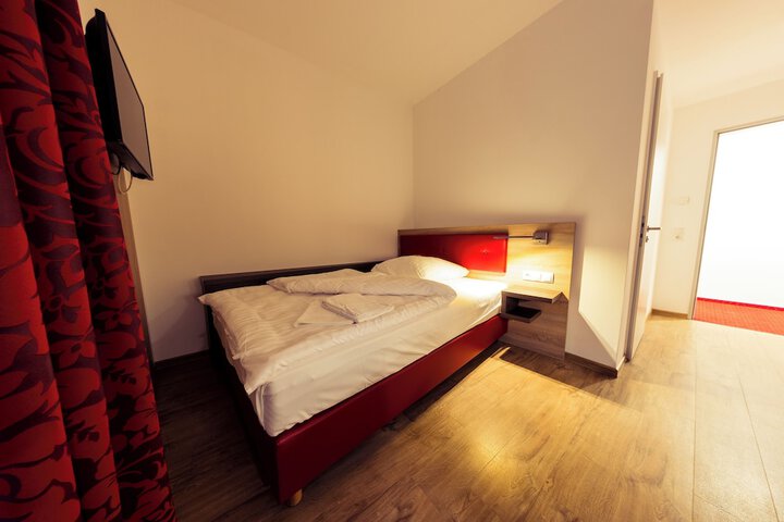 Room 7 of 17