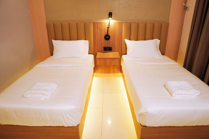 Room 4 of 17
