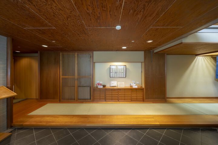 Entrance & Lobby