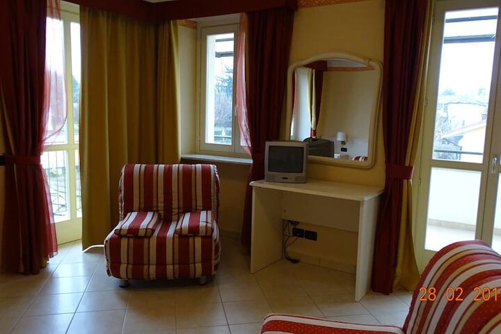 Room 8 of 10