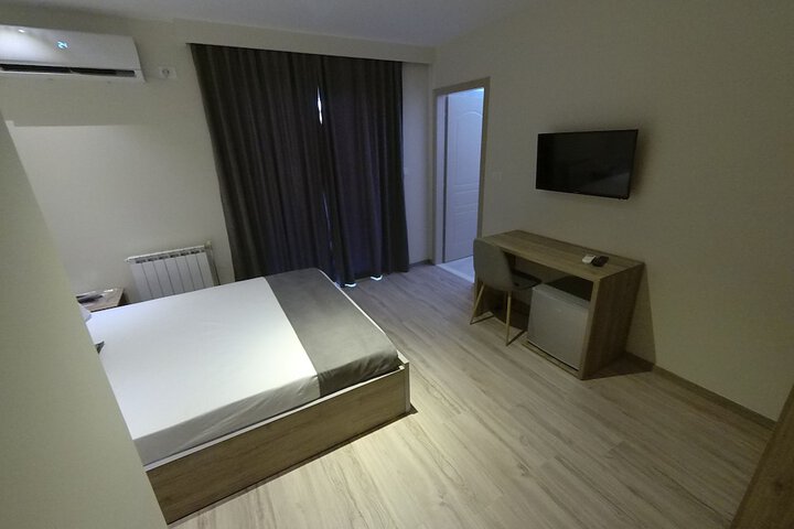 Room 2 of 40