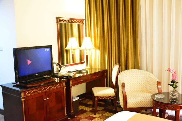 Room 21 of 37