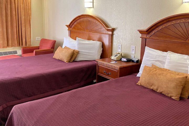 2 Queen Beds Accessible (12 of 17)