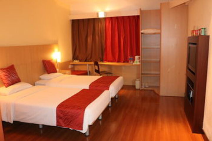 Room 19 of 29