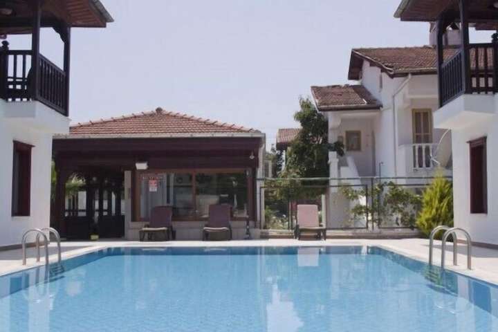 Pool 12 of 28