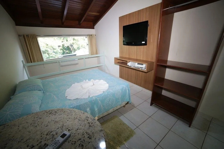 Room 4 of 18