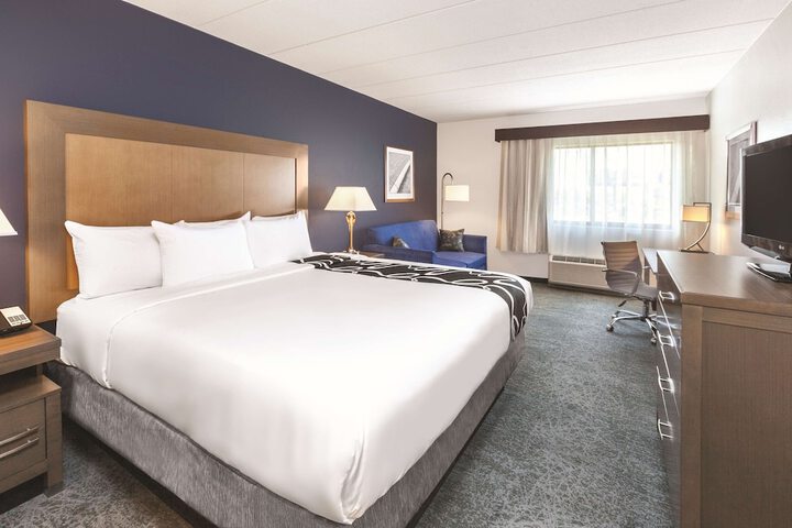 1 King Bed Accessible (3 of 12)
