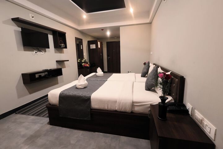 Room 17 of 33