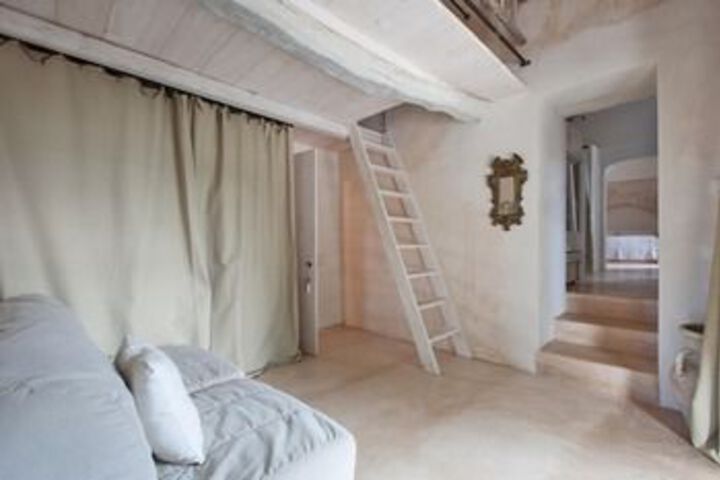 Room 18 of 27