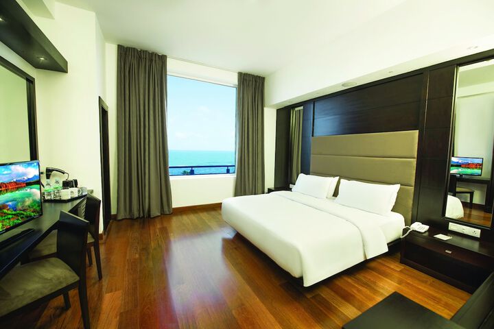 Room 9 of 33