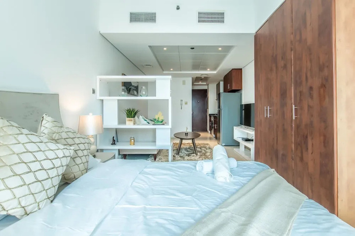 Room 5 of 9
