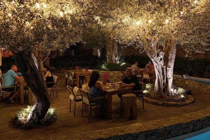 Dining 77 of 125