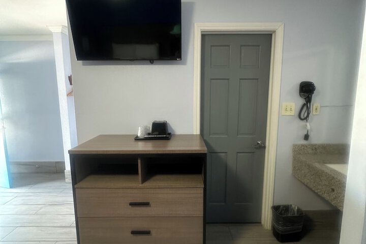 Room 13 of 26