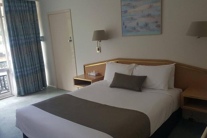 Room 18 of 48