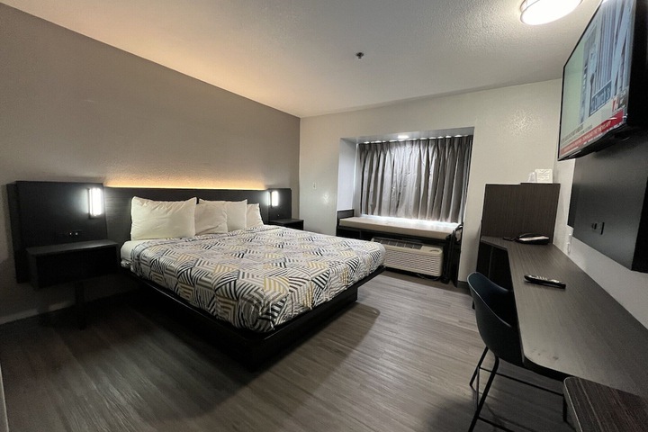 Room 17 of 48
