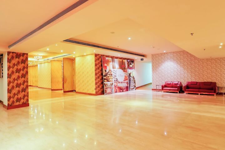 Ballroom/Hall 94 of 113