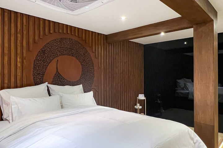 Room 16 of 56