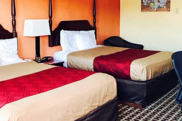 2 Double Beds
