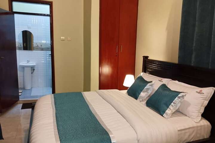 Room 5 of 8