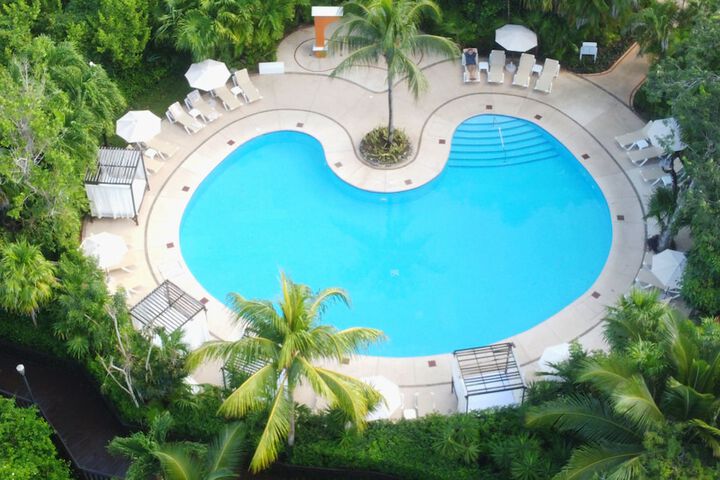 Hotel Pool