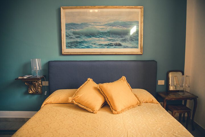 Room 16 of 40
