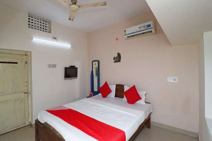 Room 11 of 25