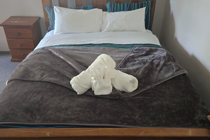 Room 6 of 17