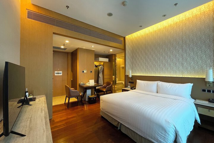 Room 17 of 51