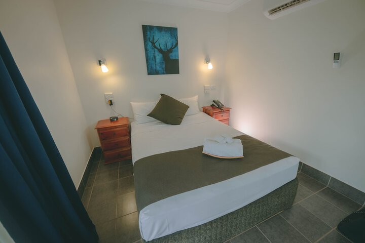 Room 16 of 38