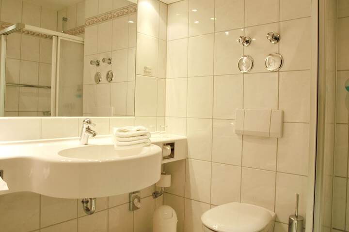 Room 15 of 53