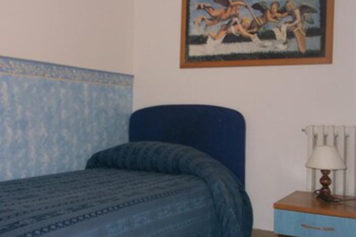 Room 32 of 41