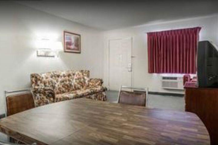 Room 5 of 7