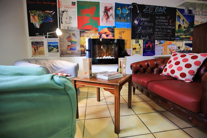 Lounge 36 of 46