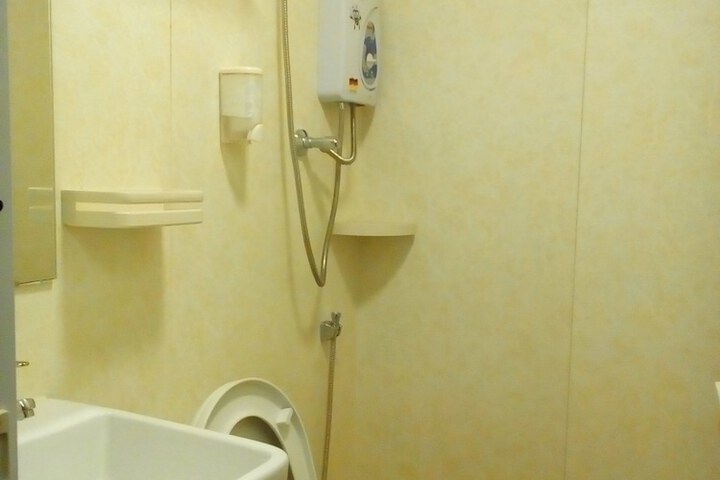 Room 13 of 18