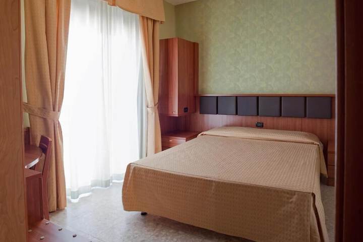 Room 12 of 31