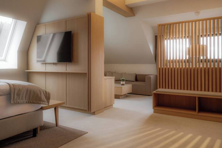 Room 28 of 65