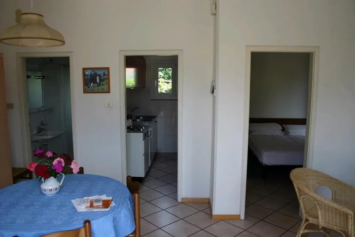 Room 4 of 8
