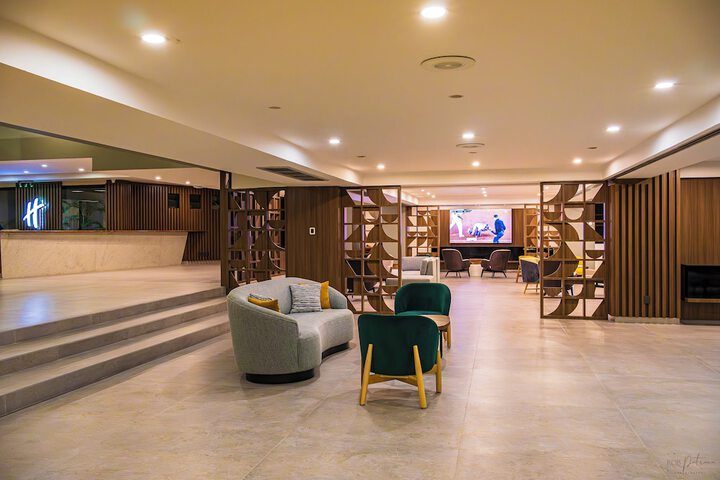 Lounge 62 of 87