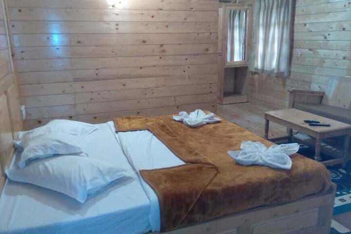 Room 25 of 122