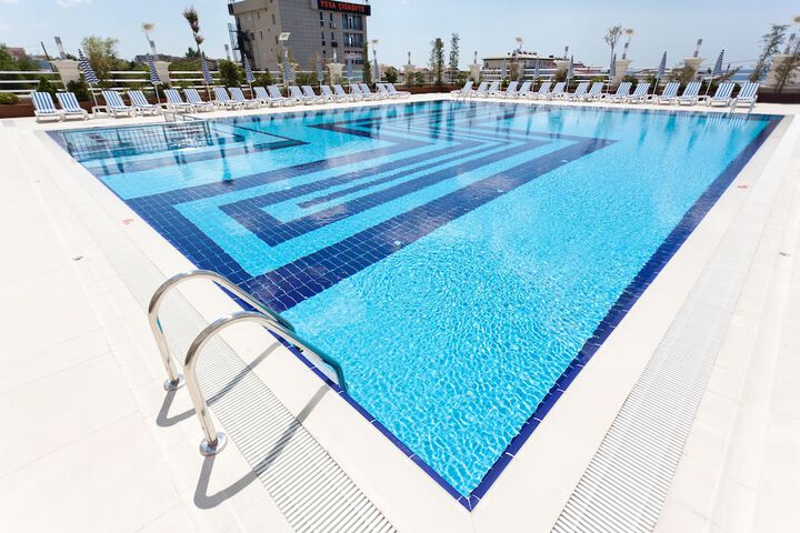 Pool Hotel