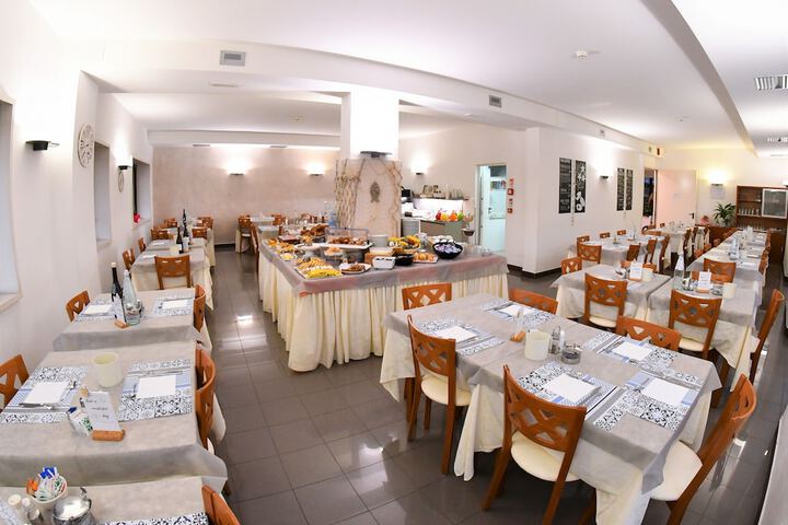 Dining 47 of 68