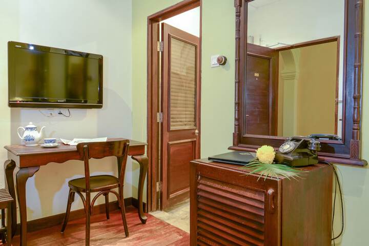 Room 18 of 108