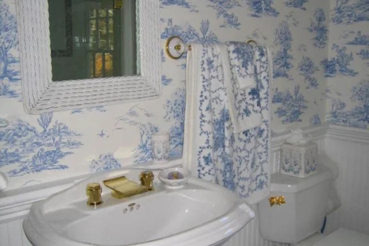Room 6 of 10