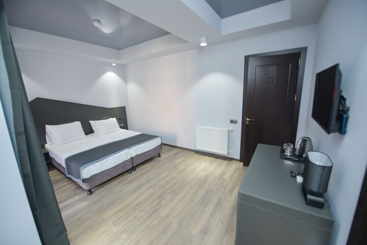 Room 33 of 67