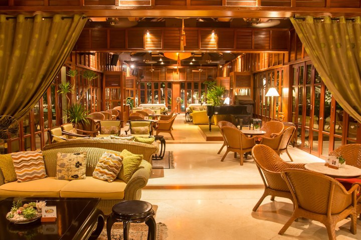 Lounge 182 of 209