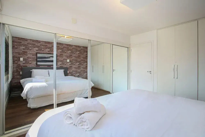 Room 2 of 7