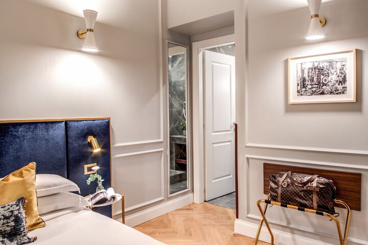 Room 11 of 40